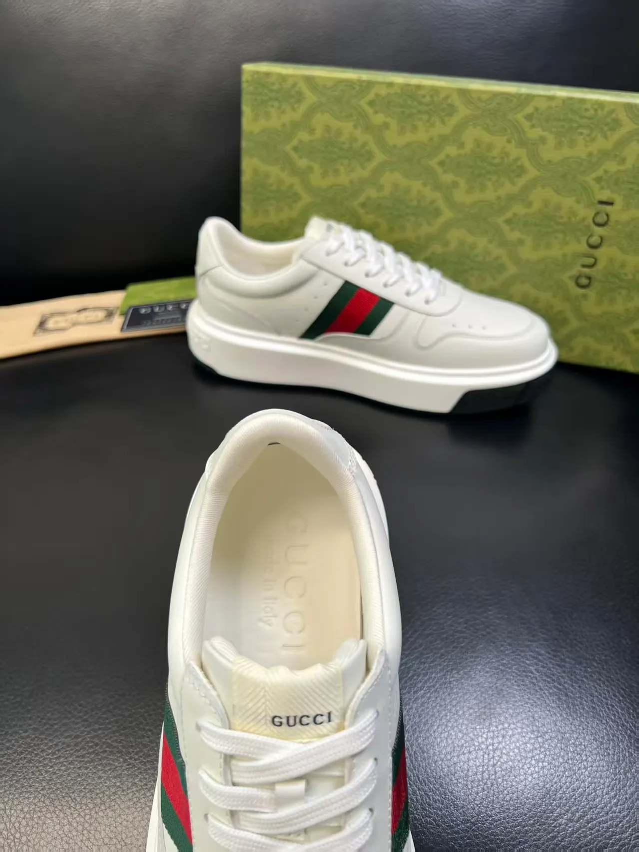 Factory price: 460💰. Gucci's new men's shoes GUCCI [Lightning] latest shoes are shipped. Original quality, fashionable, special materials, sheepskin lining, new packaging. The foot feels super comfortable and the workmanship is impeccable. Size: 38-44, customized 45